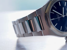 Load image into Gallery viewer, Girard Perregaux Laureato Eternity Edition 188 piece