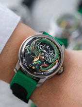 将图片加载到图库查看器,Lucky Harvey Dragon Automatic Watch