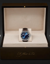 Load image into Gallery viewer, H.Moser & Cie. Centre Seconds Funky Blue Heritage 8200-1201