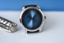 Load image into Gallery viewer, H.Moser & Cie. ENDEAVOUR CENTRE SECONDS Funky Blue Dial 100 Piece