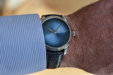 Load image into Gallery viewer, H.Moser & Cie. ENDEAVOUR CENTRE SECONDS Funky Blue Dial 100 Piece