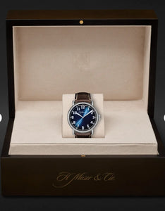 H.Moser & Cie. Centre Seconds Funky Blue Heritage 8200-1201