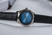 Load image into Gallery viewer, H.Moser &amp; Cie. ENDEAVOUR CENTRE SECONDS Funky Blue Dial 100 Piece
