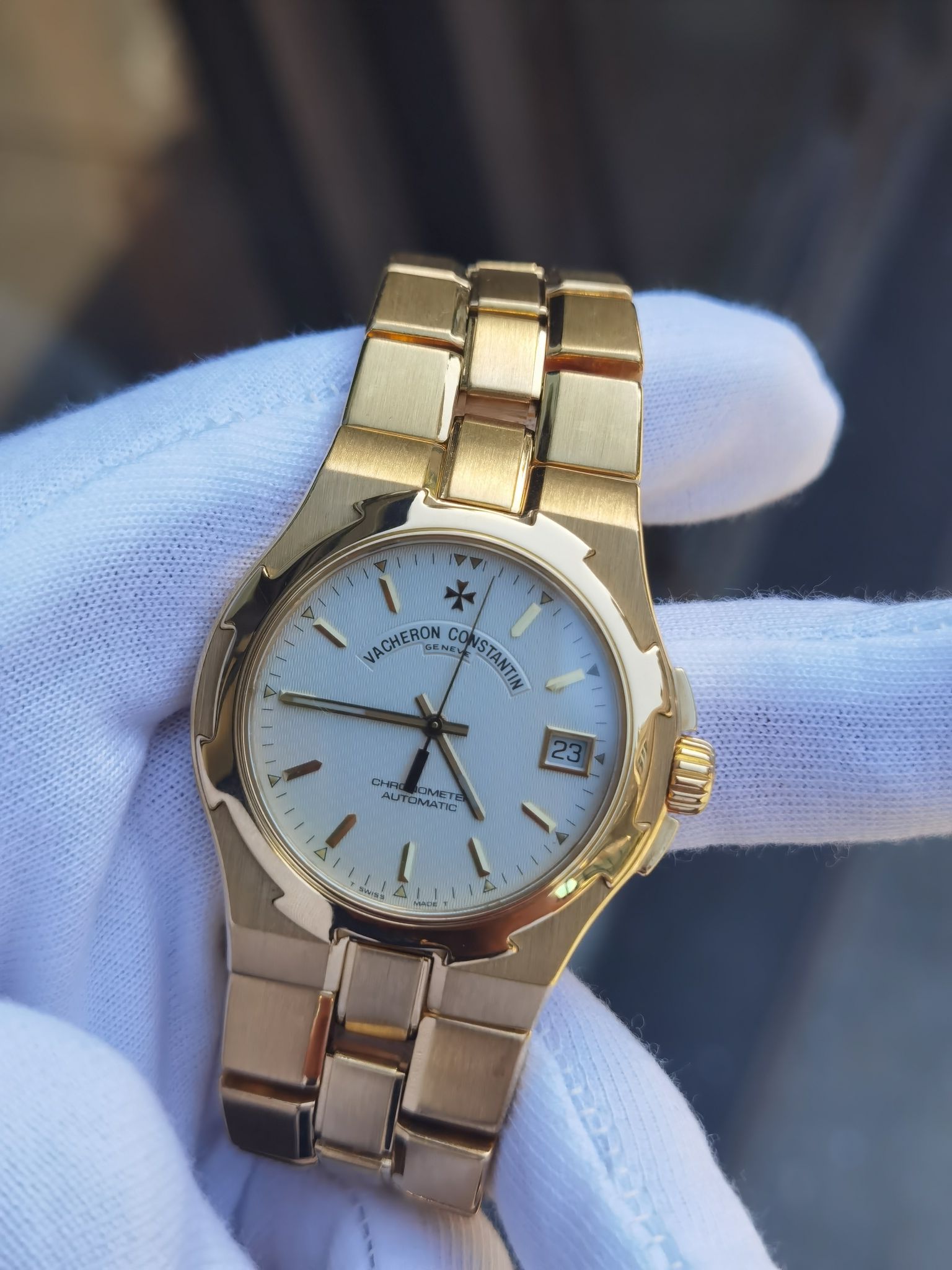 Vacheron Constantin Overseas 37mm Gold White Dial